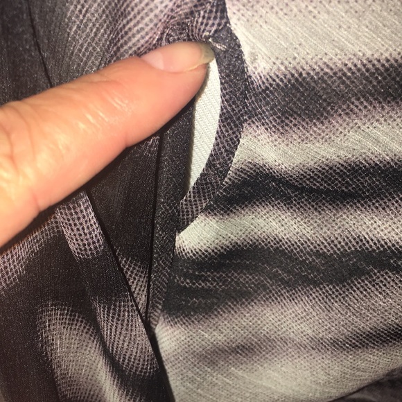 Halston Heritage Black & Tan Wrap Blouse Size XS - Picture 17 of 17